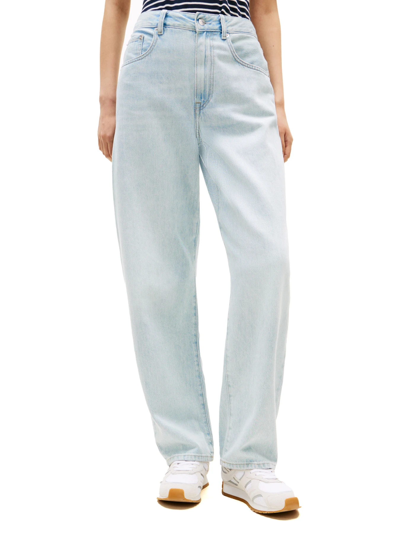 Mid-Rise Barrel Jeans 