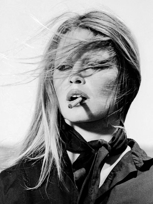  PORTRAITS N & B - Brigitte Bardot Windy Poster