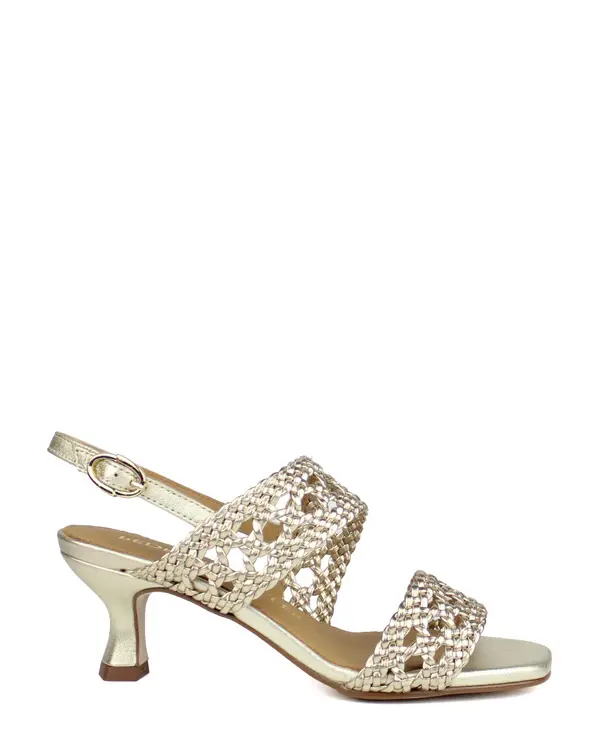 Flat leather sandal with interlaced straps
