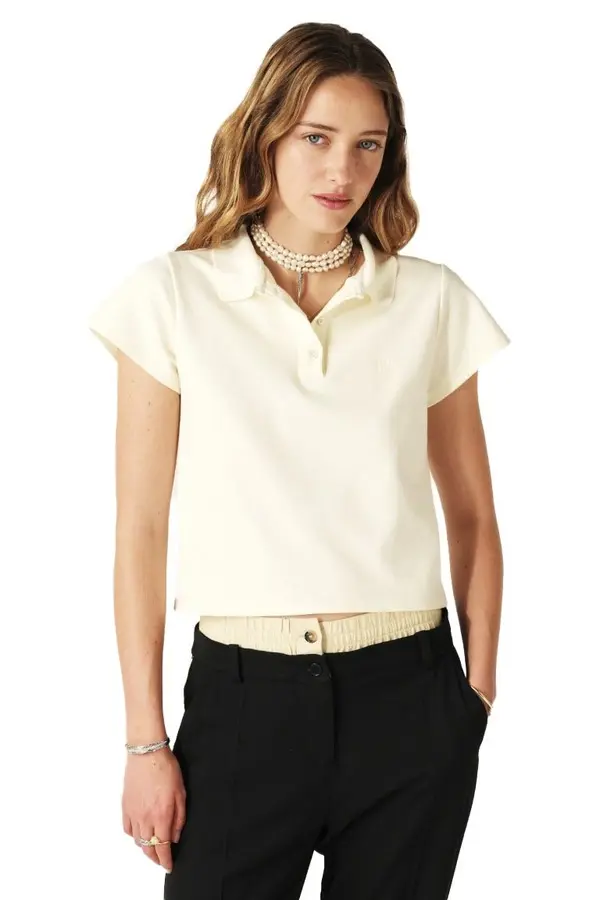 Short-sleeved polo shirt with embroidered logo
