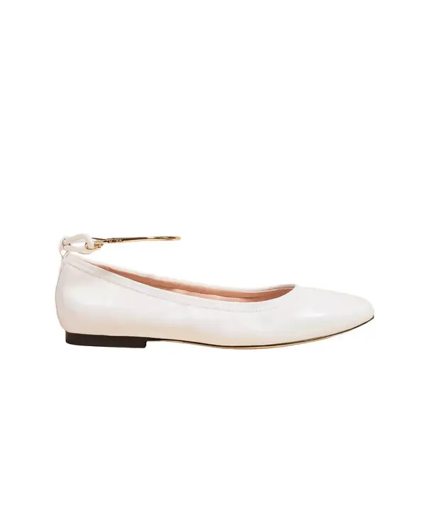 Leather ballerina with removable ankle chain