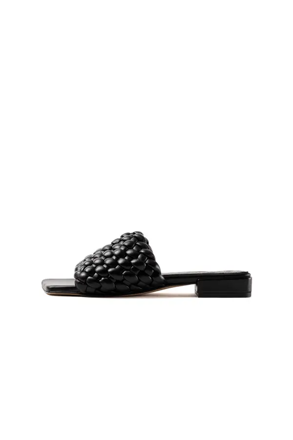 WOMAN'S SANDALS