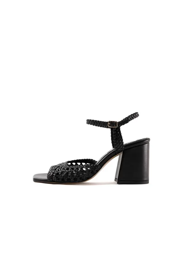 WOMAN'S SANDALS