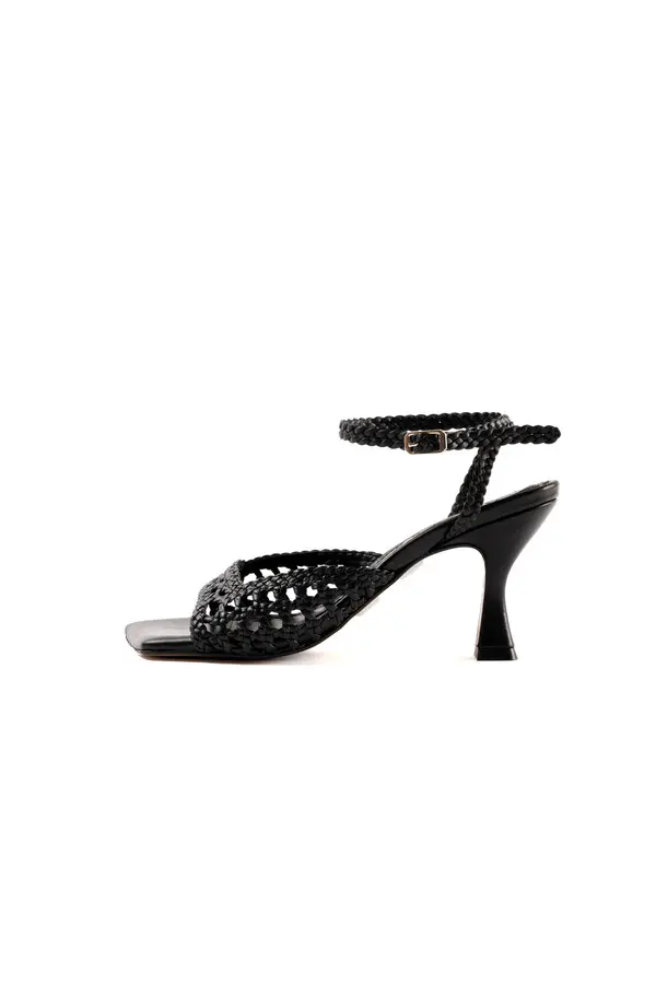 WOMAN'S SANDALS