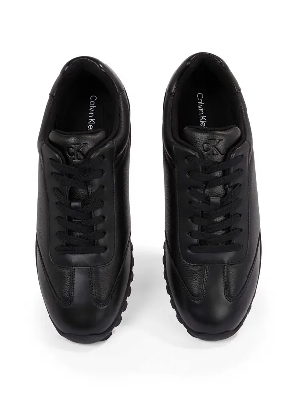 Low Runner Sneakers