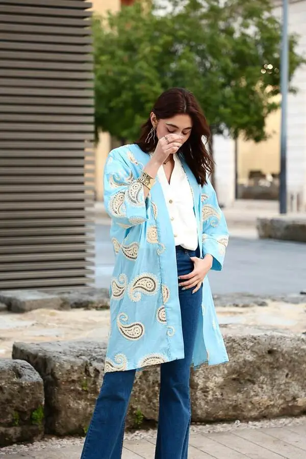 Swirl-patterned Embroidery Kimono
