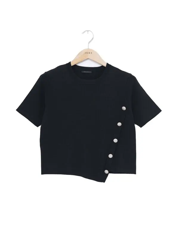 short-sleeved asymmetrical knit sweater with button decoration