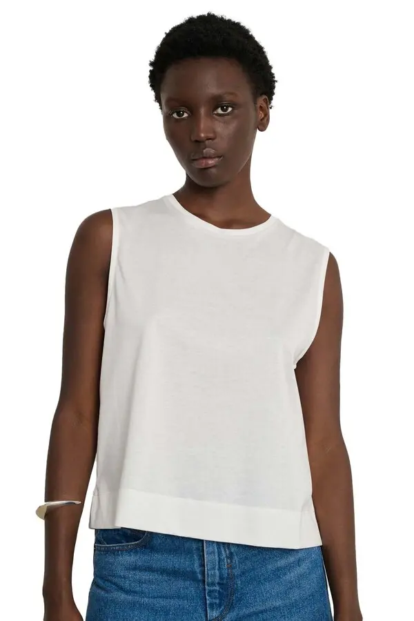 Straight cut sleeveless T-shirt