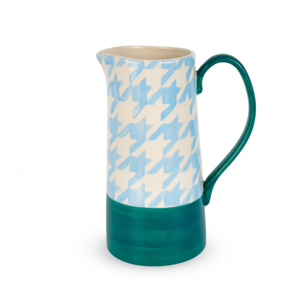 1.3 L stoneware carafe.
