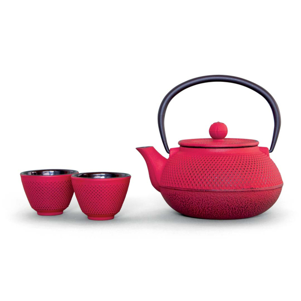 Cast iron teapot with filter and 4 glasses. Capacity 600 ml. Red.