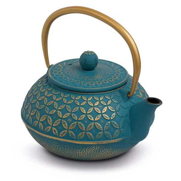 Cast iron teapot. Capacity 600 ml. Light blue.