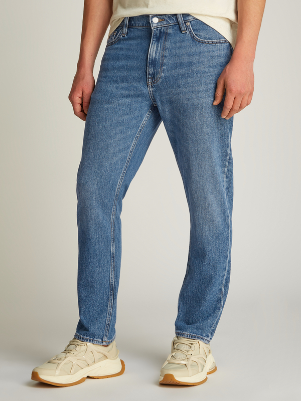 Regular Fit Tapered Dad Jeans