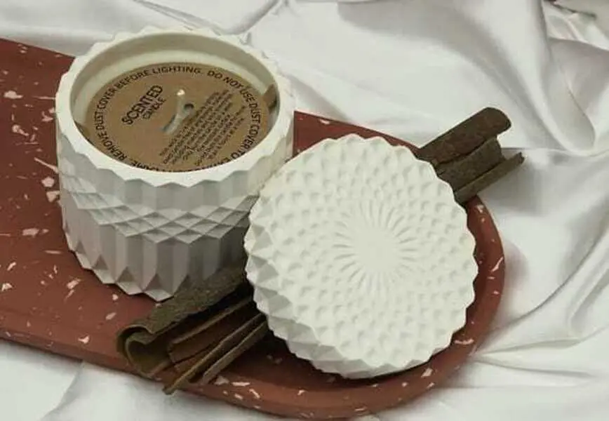 Scented Candle (Cinnamon Scent)