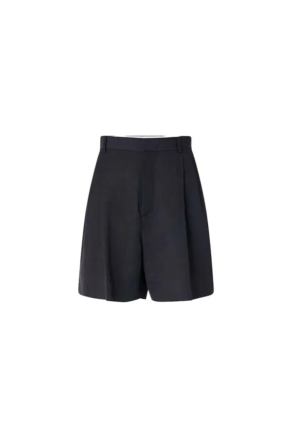 Straight fit pleated Bermuda shorts