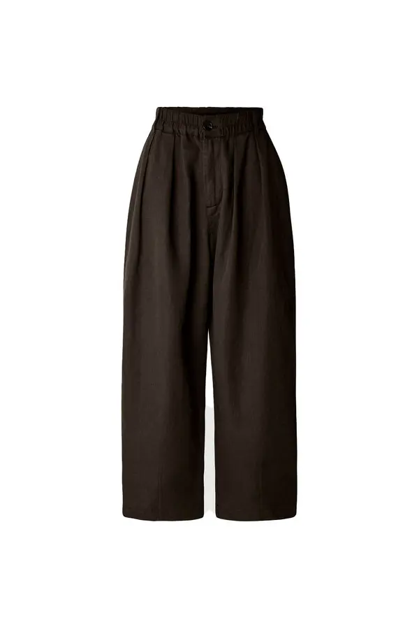 Pleated trousers with an elasticated waistband
