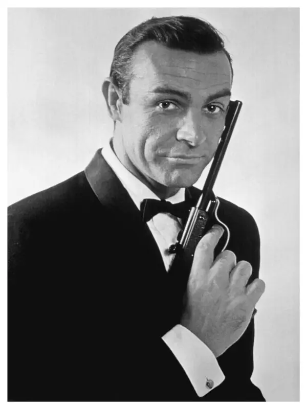 PORTRAITS N & B - Sean Connery Gun 1 Poster