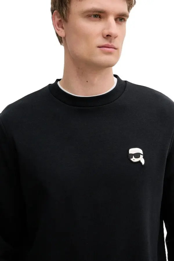 sweatshirt with a Iconic chest logo