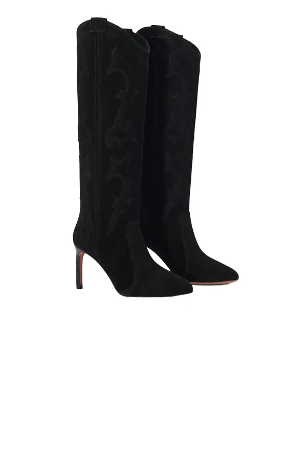 Heeled suede boots