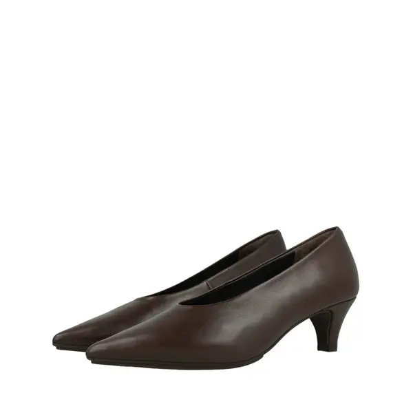 Pointed Toe Leather Pump with high-cut neckline