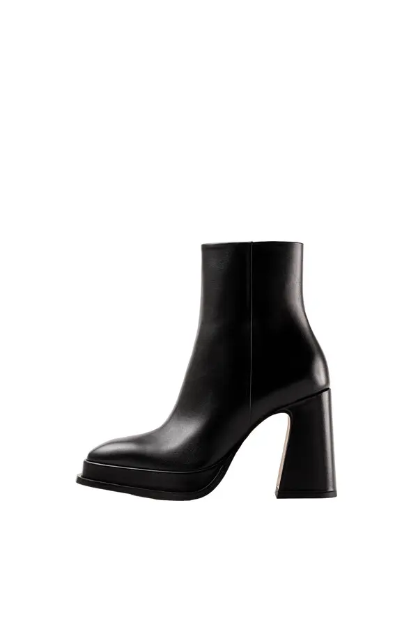 Chuncky Heel Leather Ankle Boots
