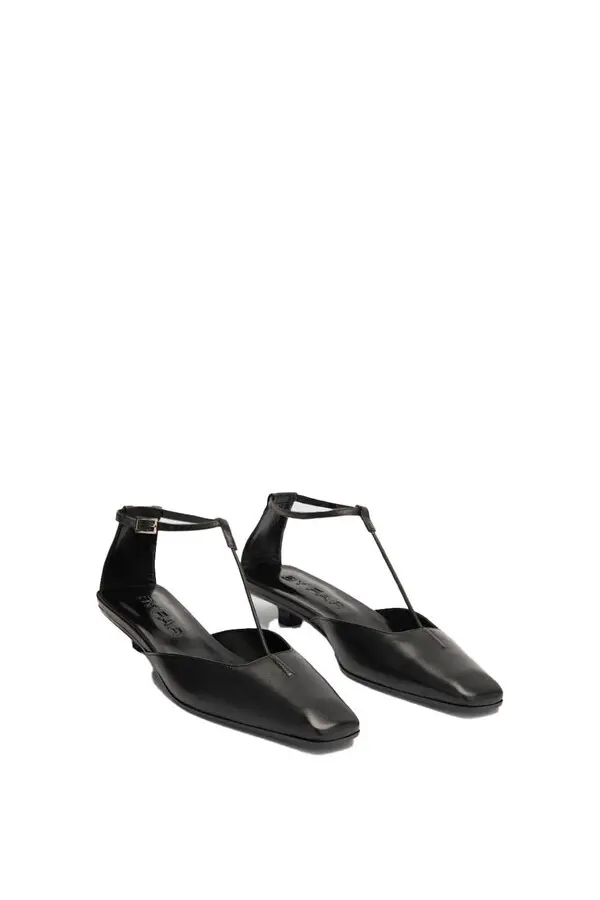 Kitten Heel Pointed-toe Pump with Kitten Heels