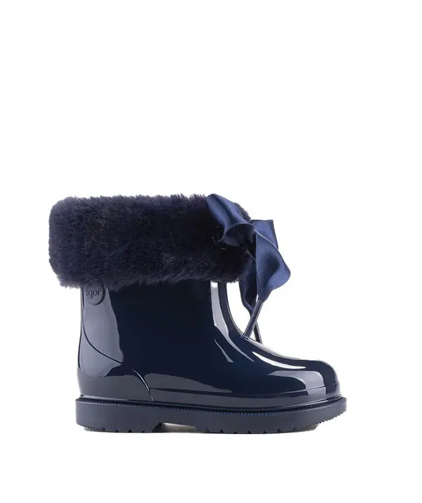 Glossy Boots with a Fur Lining and Satin Bow