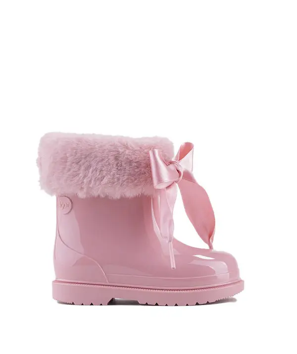 Glossy Boots with a Fur Lining and Satin Bow