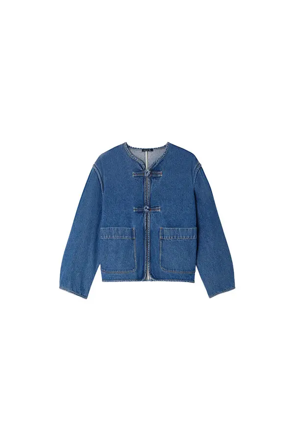 Short and straight cut denim jacket