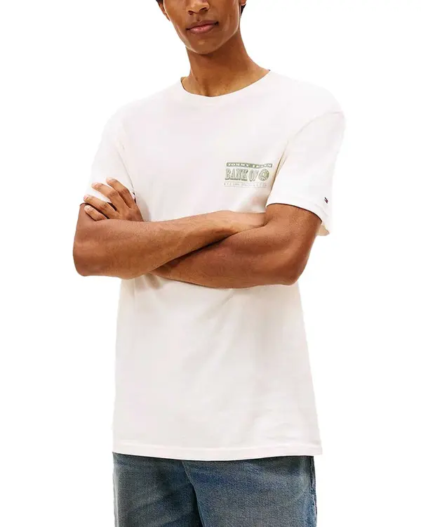 Regular fit with Signature Sleeve Flag Branding T-shirt