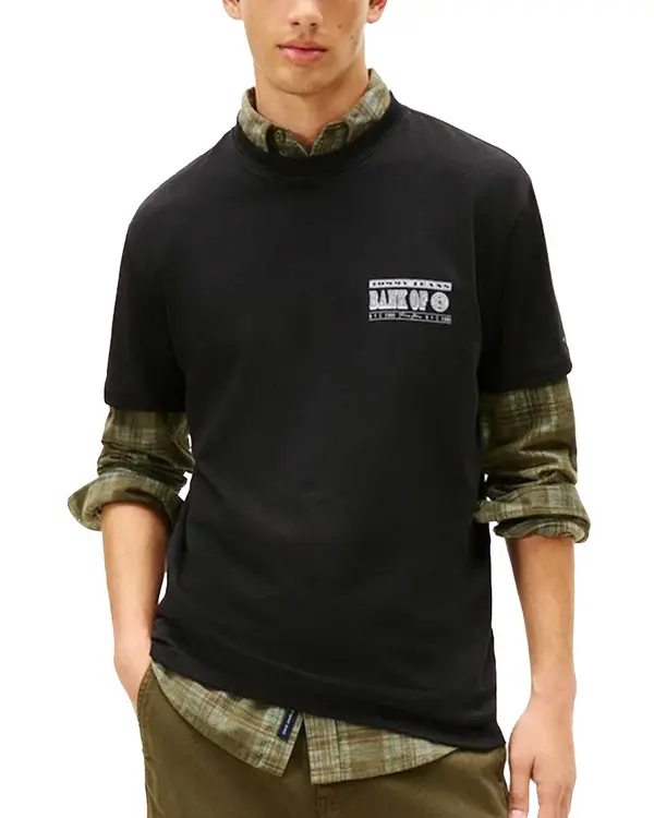 Regular fit with Signature Sleeve Flag Branding T-shirt