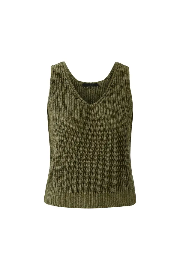 Narrow Cut Sleeveless Knit Top