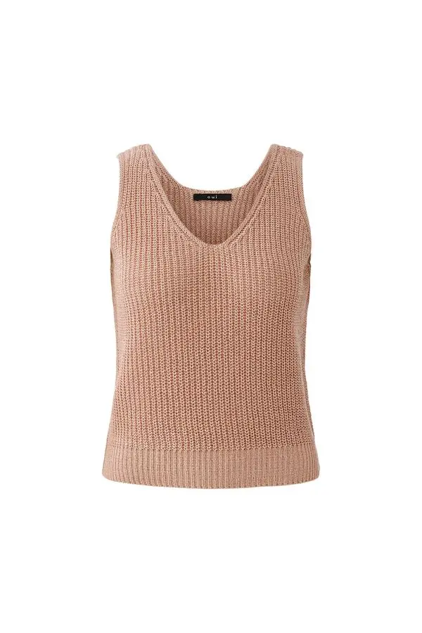 Narrow Cut Sleeveless Knit Top
