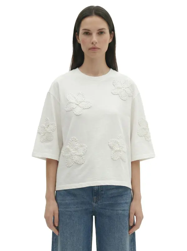 Short-Sleeve Round Neck T-Shirt With Crochet Flowers