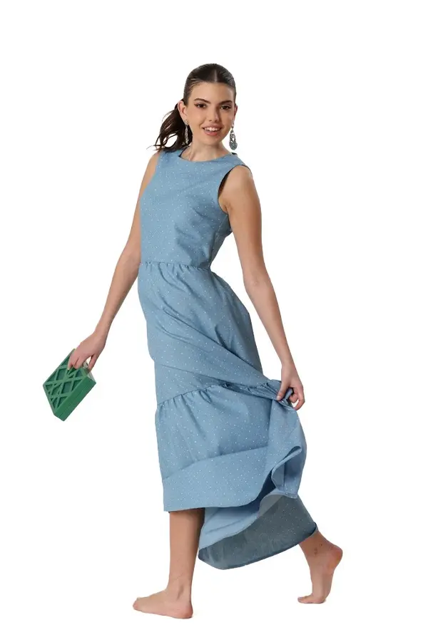 Long Sleeveless Dress With A Round Neckline