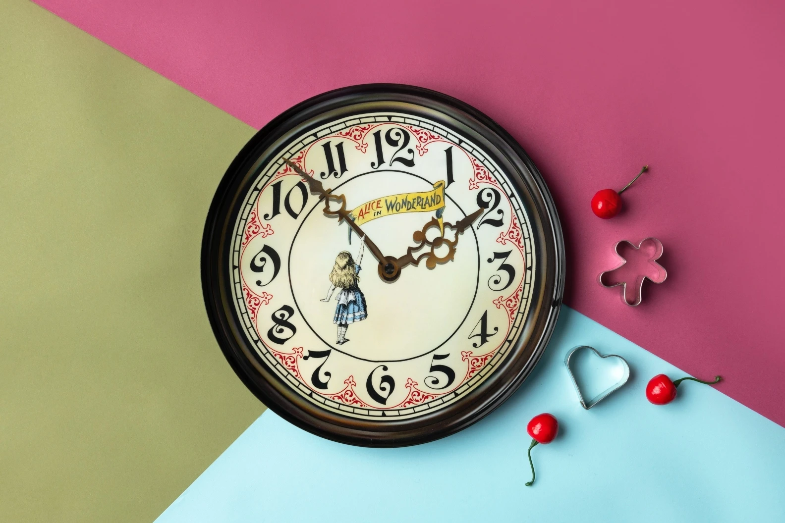  Alice Clock Tray 30cm Gallery