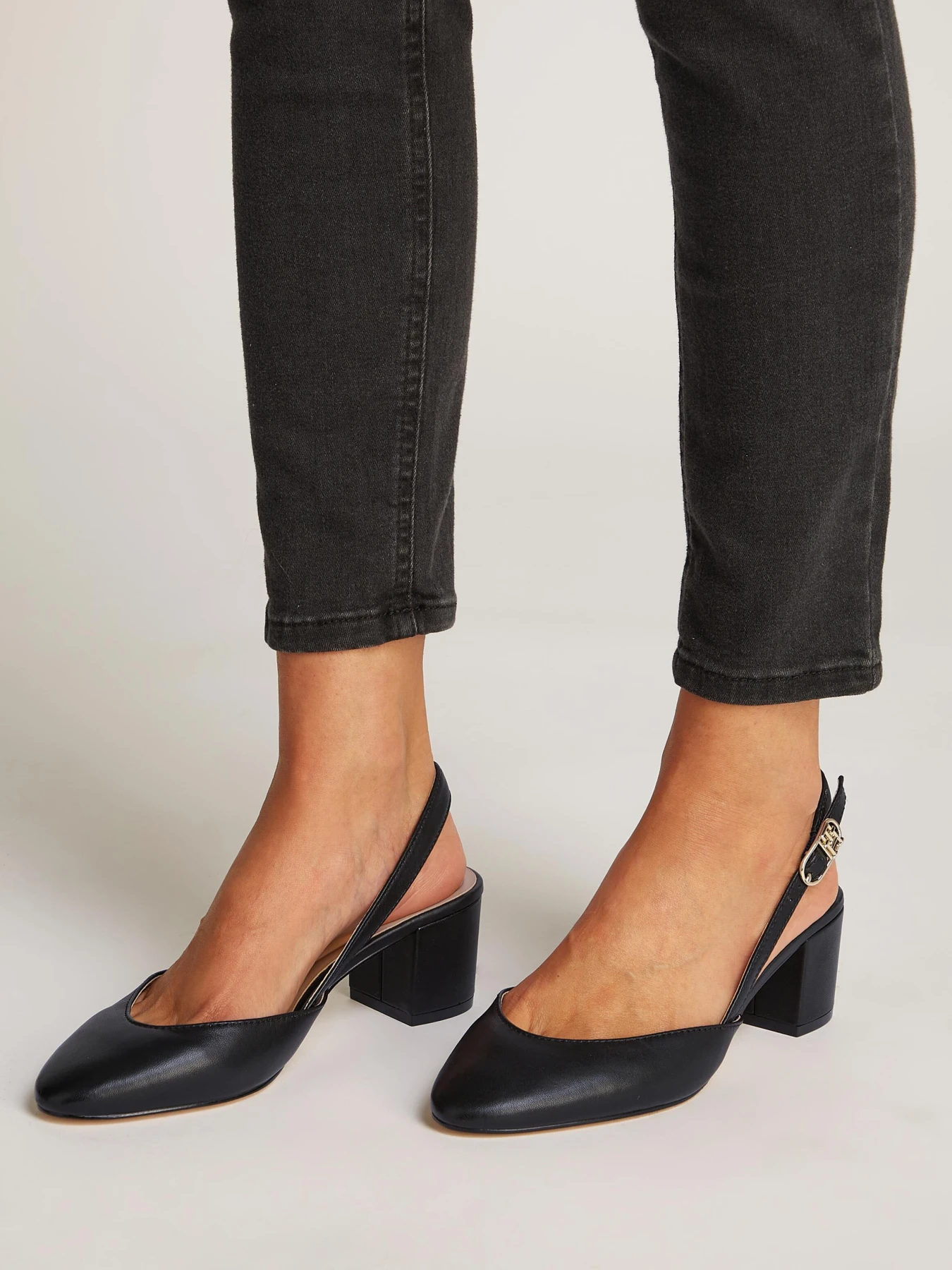  Smooth Leather Slingback Pumps Gallery