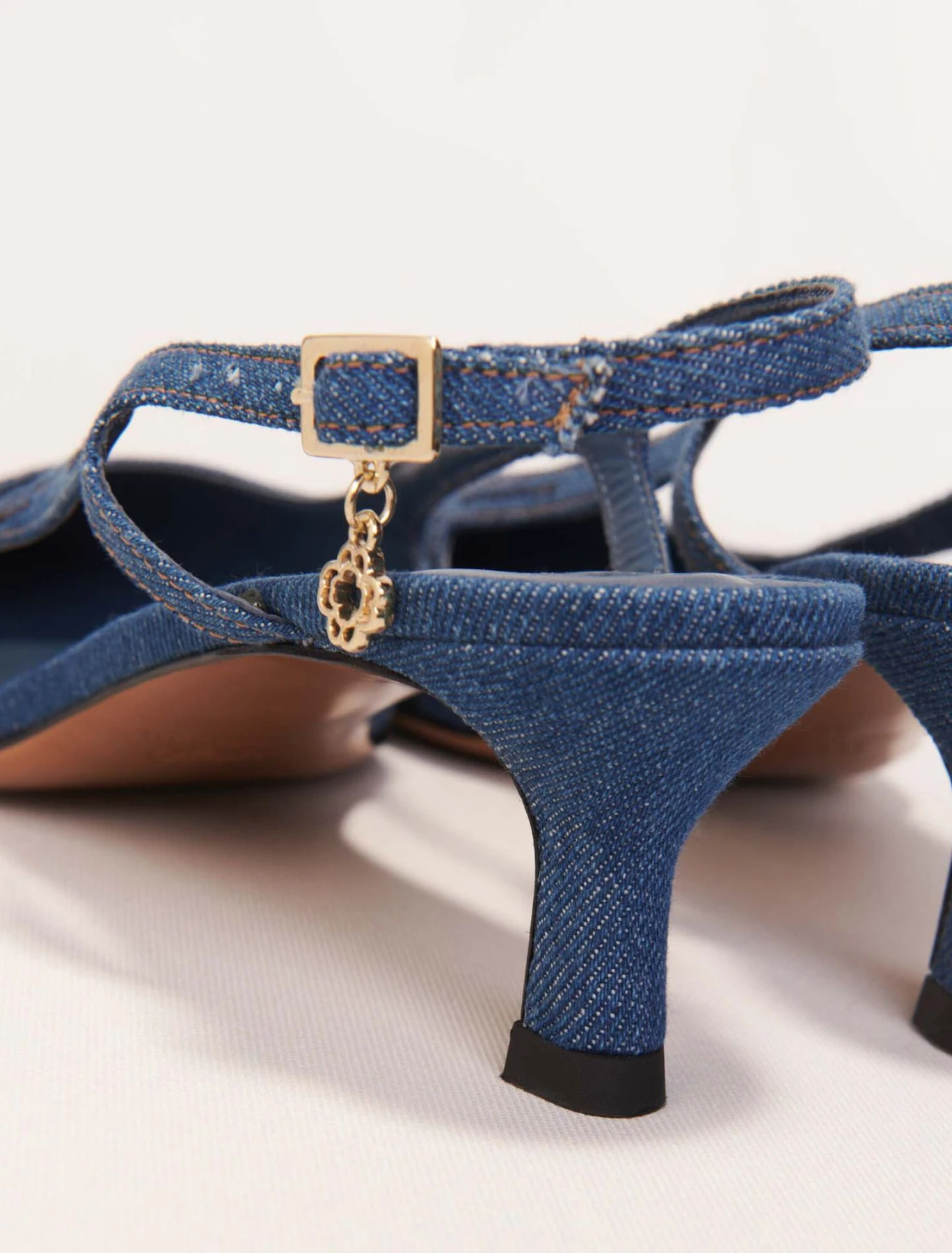 Denim Strass Slingback Pump Gallery