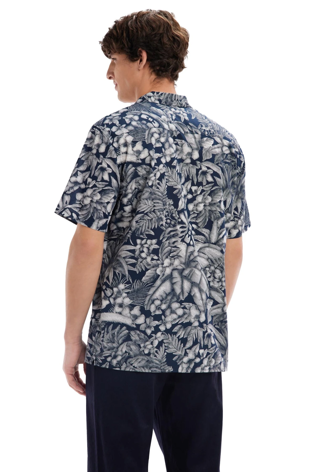 Slim fitted short-sleeved shirt in cotton with jungle print Gallery