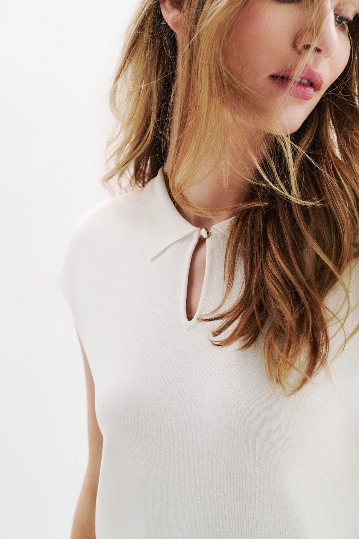 Sleeveless Shirt Collar Top Gallery
