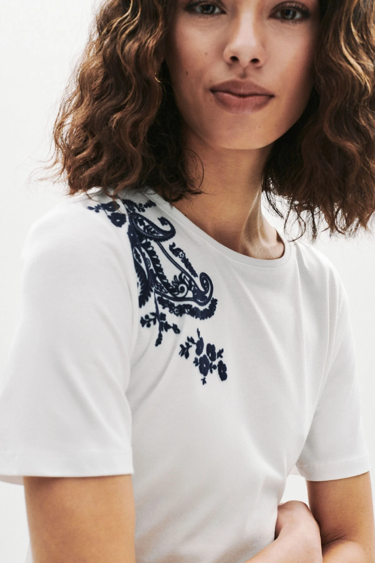 Short Sleeve T-shirt with shoulder design Gallery