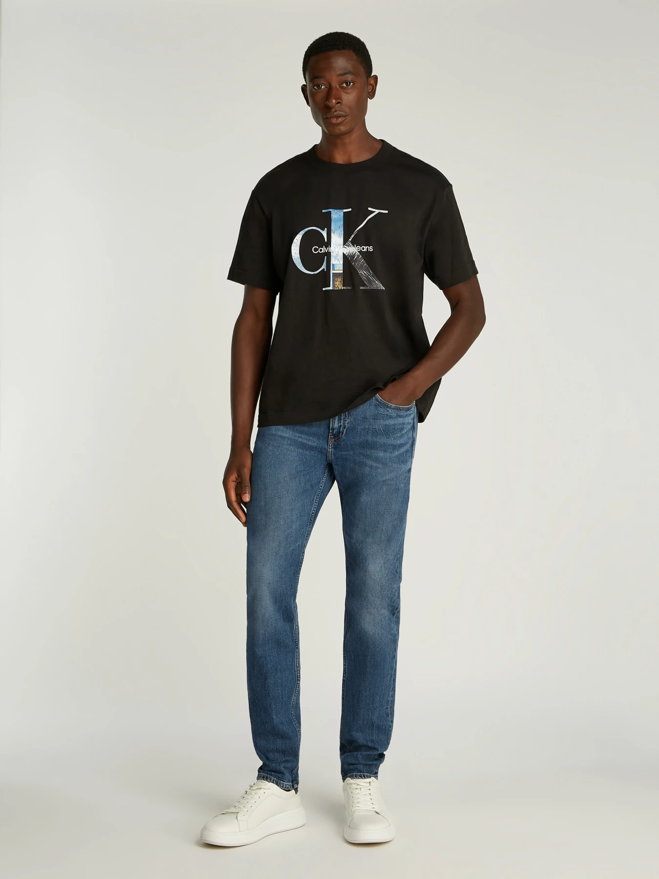 Slim Tapered Jeans Gallery