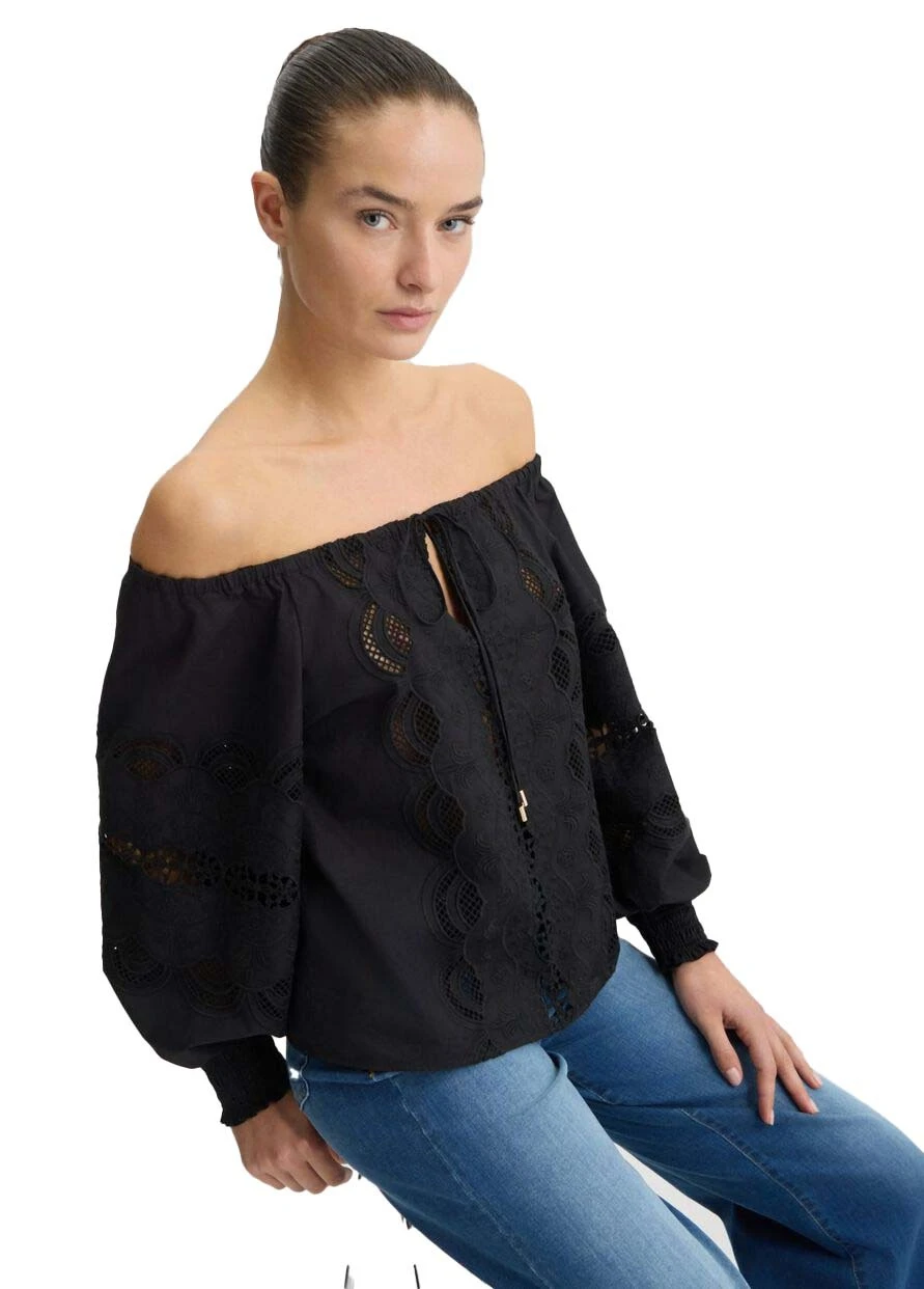 Embroidered cotton blouse Gallery