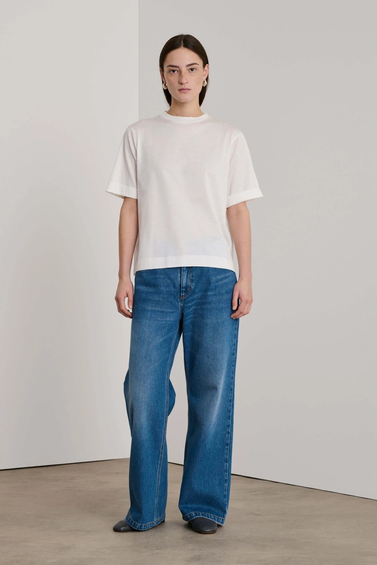 Straight cut Short sleeves with turn-ups Top Gallery