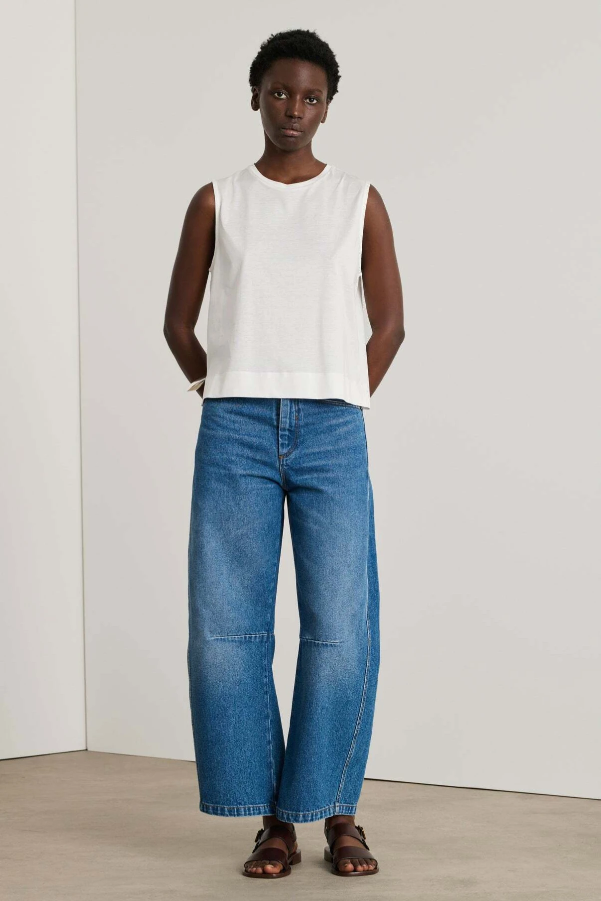 Straight cut sleeveless T-shirt Gallery