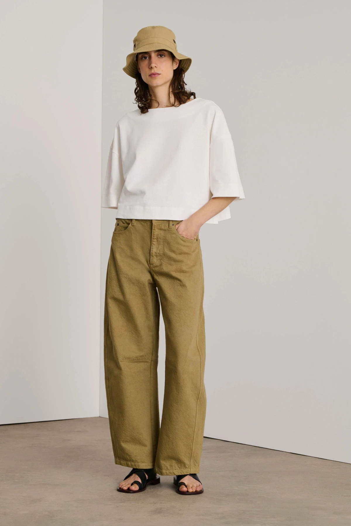 Relaxed straight cut short sleeves t-shirt Gallery