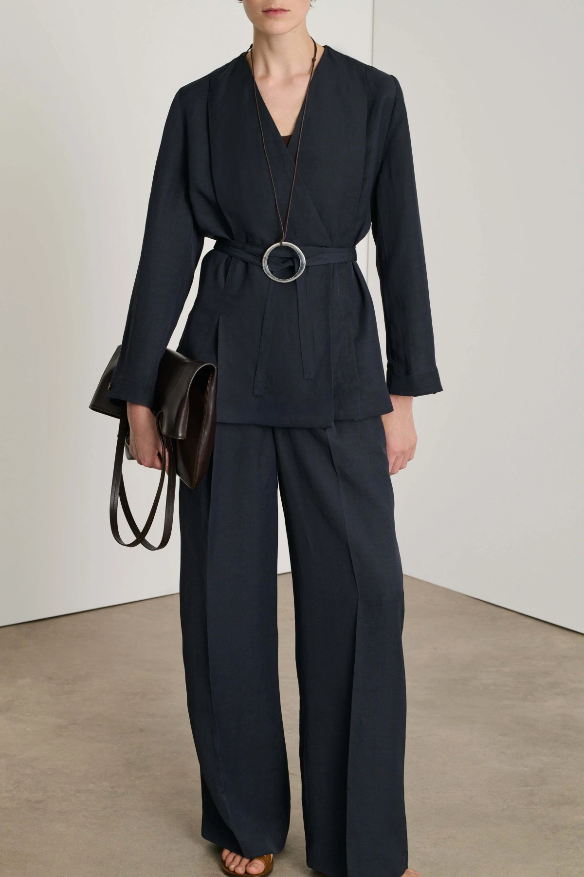 Straight cut V-neck kimono-style jacket Gallery