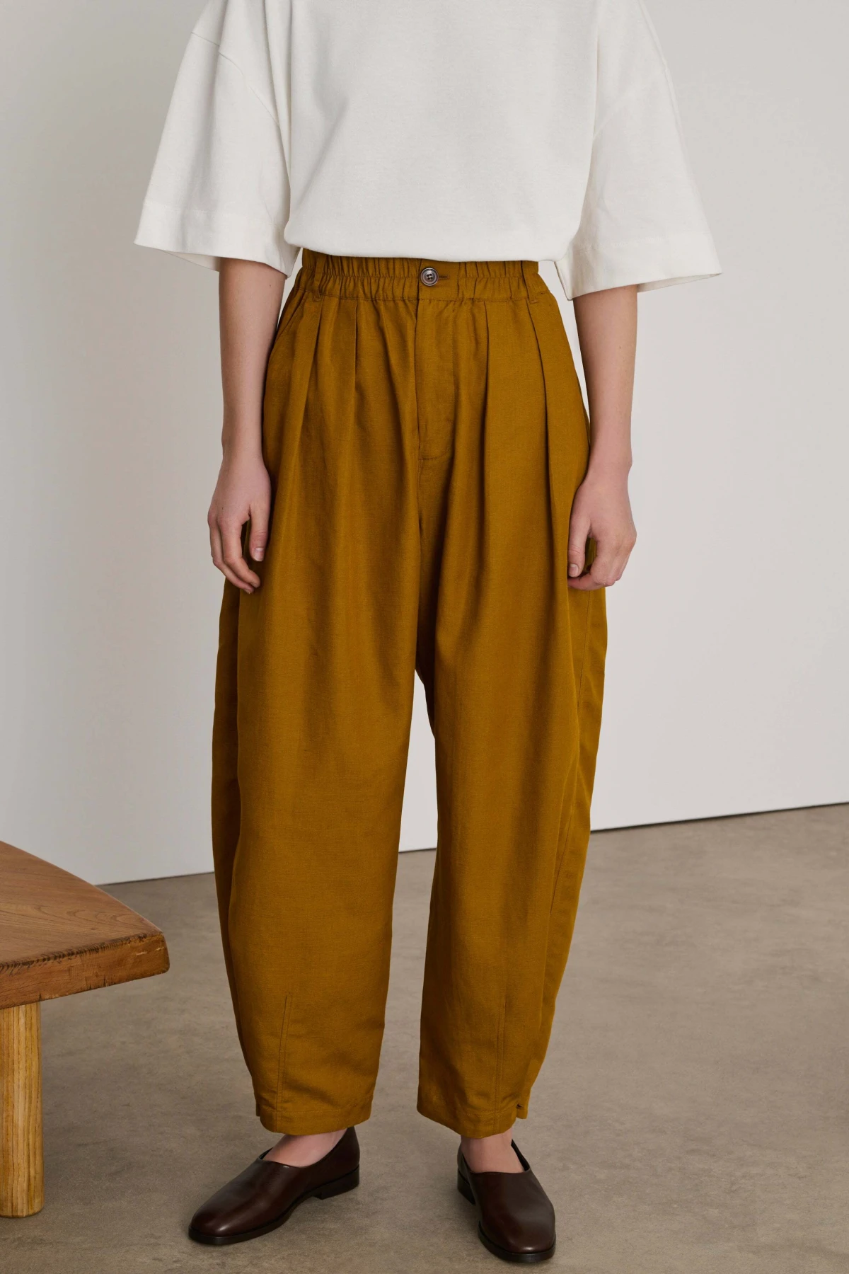 loose-fitting trousers  Gallery