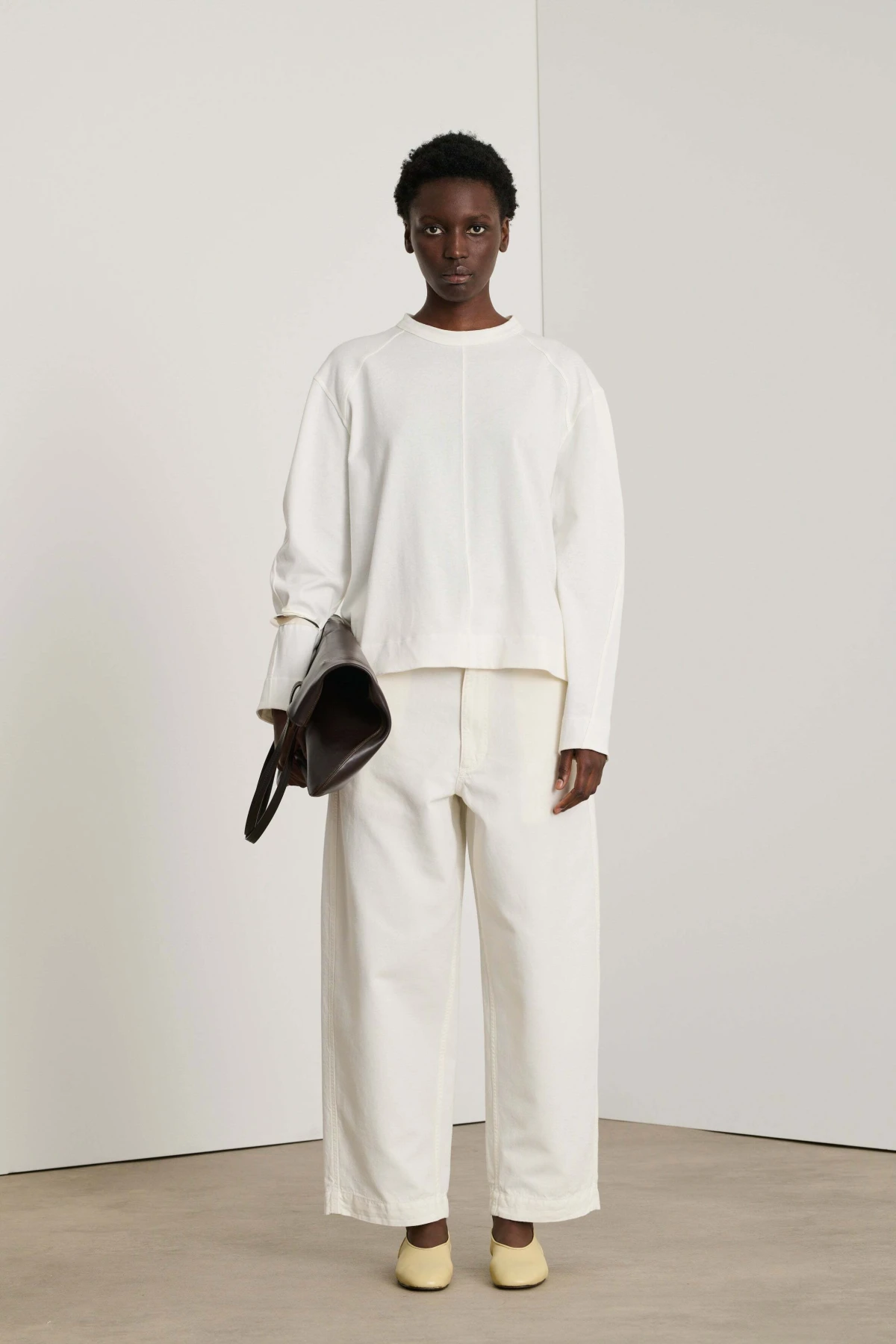 loose-fitting trousers  Gallery