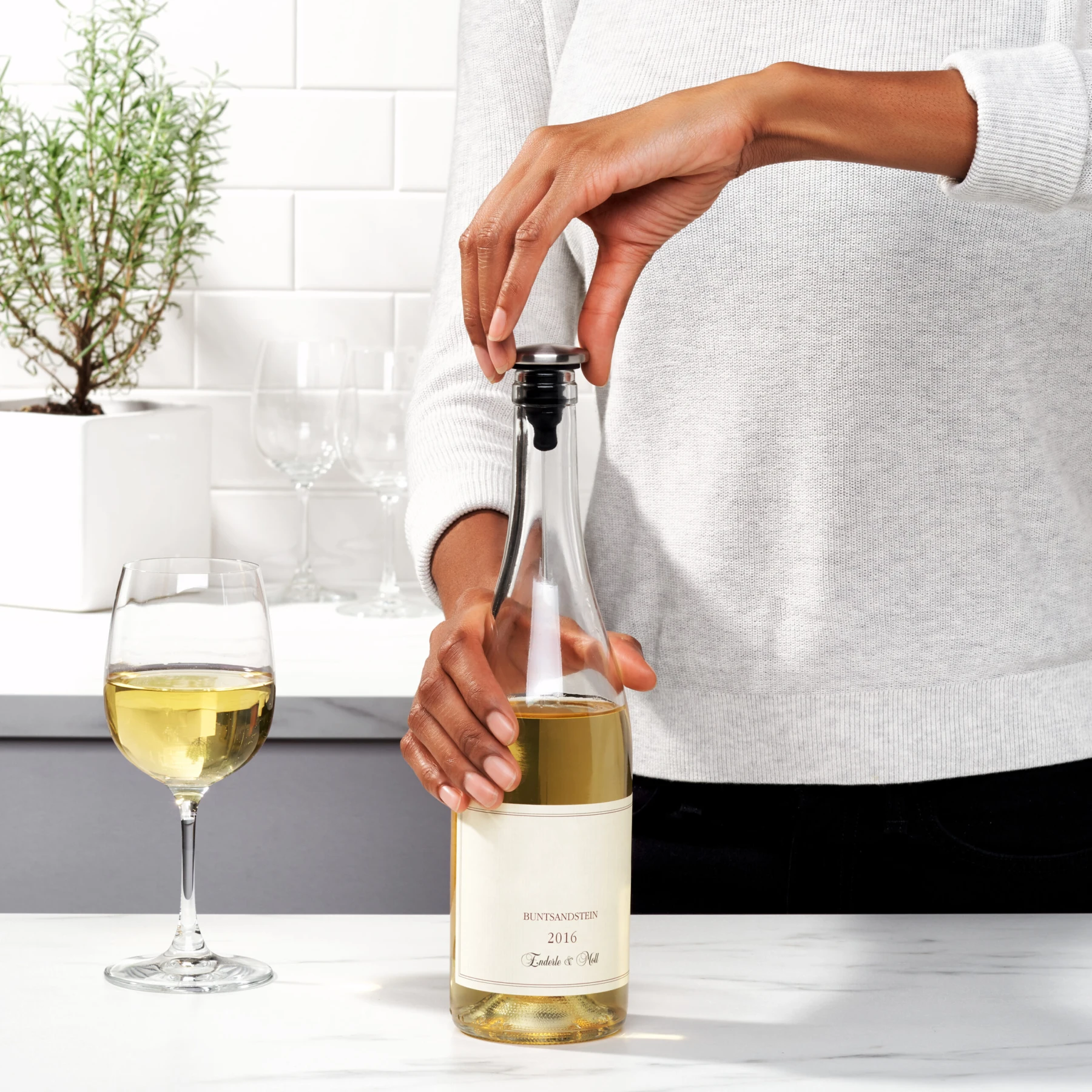 STL EXPANDING WINE STOPPER - 2 PK Gallery