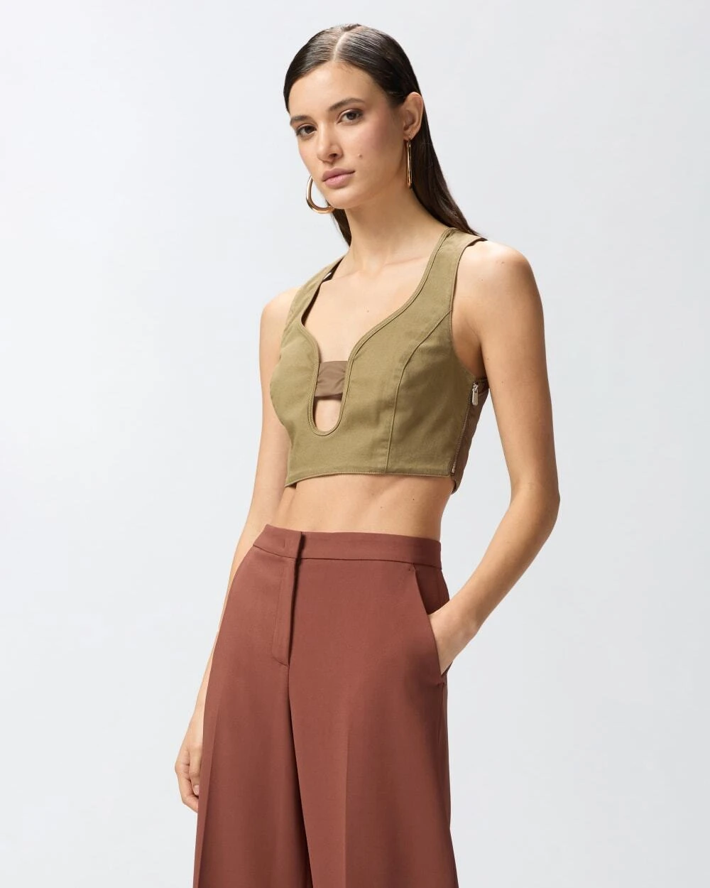 
Cotton crop top with neckline Gallery